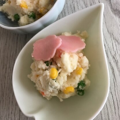 はなまる子♪さん＊
こんにちは★
隠し味のヨーグルトで
しっとりいつもより美味しいポテサラになりました！野菜がなくて、家にあったミックスベジタブル使用です…